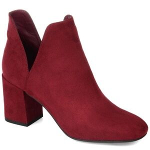 Journee Collection Gwenn Burgundy booties Size 8.5